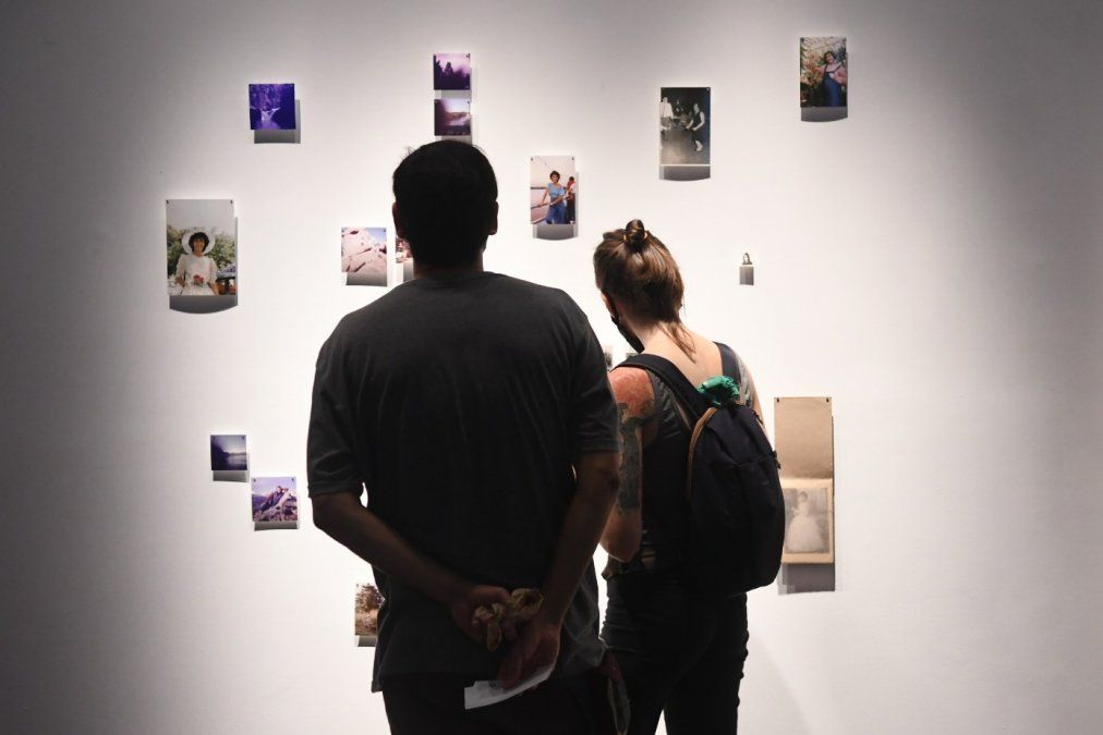 El Museo Municipal de Artes Visuales “Sor Josefa Díaz y Clucellas” expondrá hasta el 30 de abril “Aquellas cosas que hicimos para querernos”, de la fotógrafa Aimé Luna; y “¿Cuánto vacío puede llenar un mueble?”, de Ariana Beilis. El Museo Municipal de Artes Visuales “Sor Josefa Díaz y Clucellas” expondrá hasta el 30 de abril “Aquellas cosas que hicimos para querernos”, de la fotógrafa Aimé Luna; y “¿Cuánto vacío puede llenar un mueble?”, de Ariana Beilis.