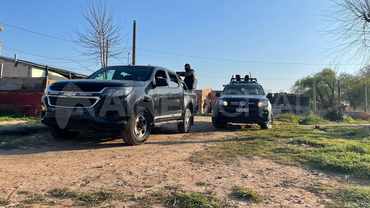 Tres allanamientos se realizaron en la zona de Callejón Roca y Urquiza.