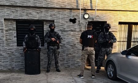 La PDI hizo cuatro allanamientos en Rosario y Piñero para dar con los presuntos autores. La PDI hizo cuatro allanamientos en Rosario y Piñero para dar con los presuntos autores.