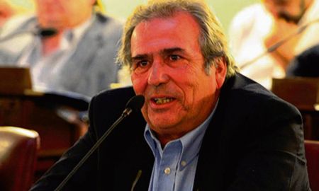 Ricardo Olivera insistió en que el peronismo no puede ganar una elección sin unidad y remarcó que en lugar del senador Armando Traferri se hubiera presentado ante la Justicia para ser investigado. Ricardo Olivera insistió en que el peronismo no puede ganar una elección sin unidad y remarcó que en lugar del senador Armando Traferri se hubiera presentado ante la Justicia para ser investigado.