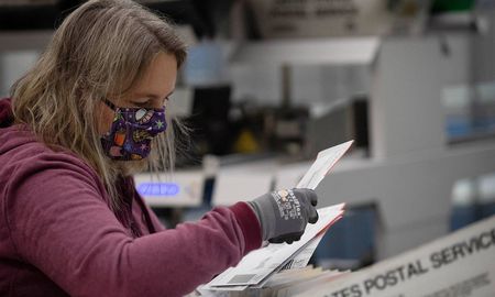 Con la medida 110, aprobada por más del 56% de los votantes, la posesión de pequeñas cantidades de drogas pesadas en Oregón se considerará un delito civil. Con la medida 110, aprobada por más del 56% de los votantes, la posesión de pequeñas cantidades de drogas pesadas en Oregón se considerará un delito civil.