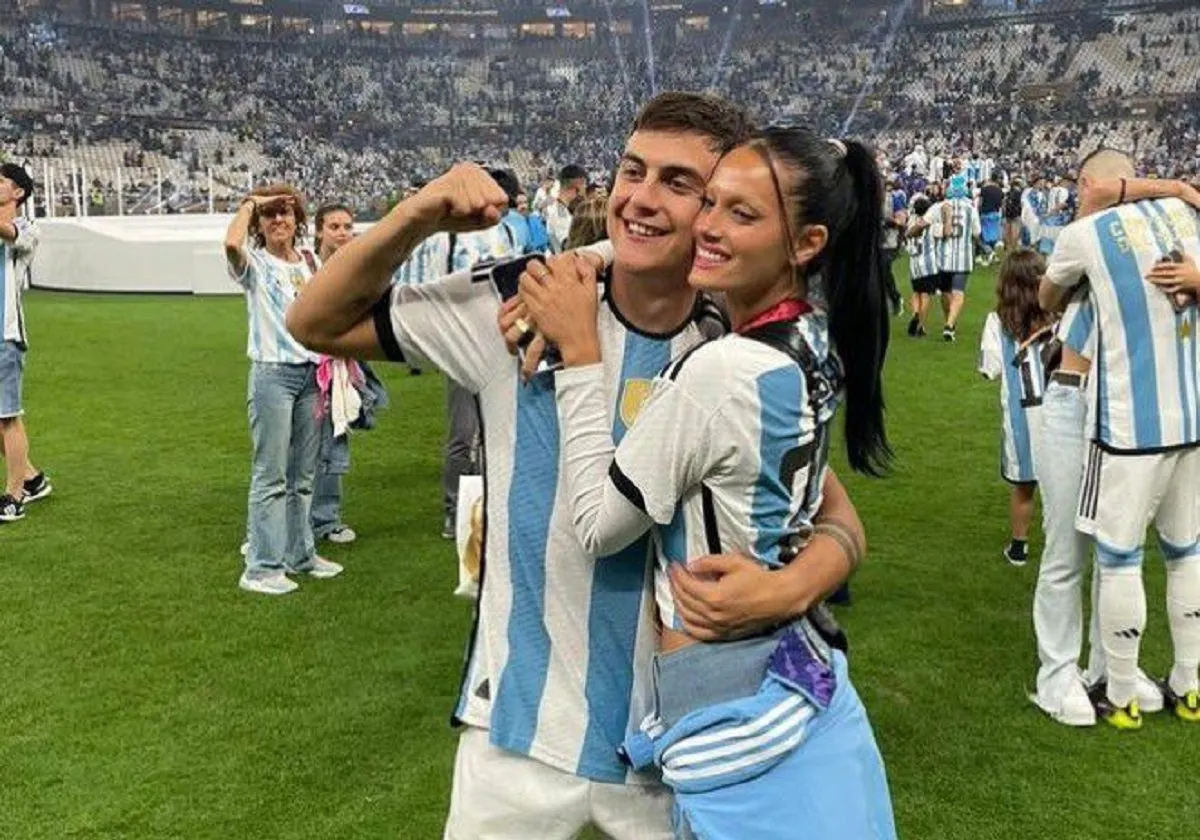 A pesar de los rumores y la controversia, la pareja de Oriana Sabatini y Paulo Dybala está más fuerte que nunca. A pesar de los rumores y la controversia, la pareja de Oriana Sabatini y Paulo Dybala está más fuerte que nunca.