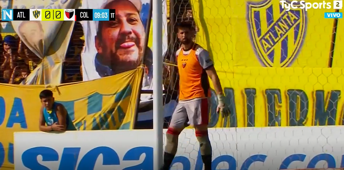 La indumentaria de Manuel Vicentini en Colón vs. Atlanta. La indumentaria de Manuel Vicentini en Colón vs. Atlanta.