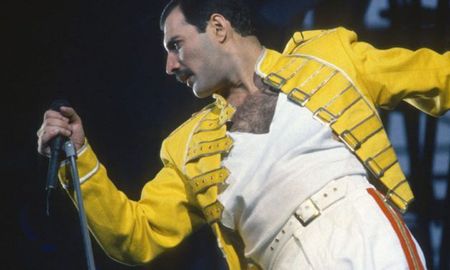 Freddie Mercury nació el 5 de septiembre de 1946 en Kensington, Londres. Falleció el 24 de noviembre de 1991 Freddie Mercury nació el 5 de septiembre de 1946 en Kensington, Londres. Falleció el 24 de noviembre de 1991
