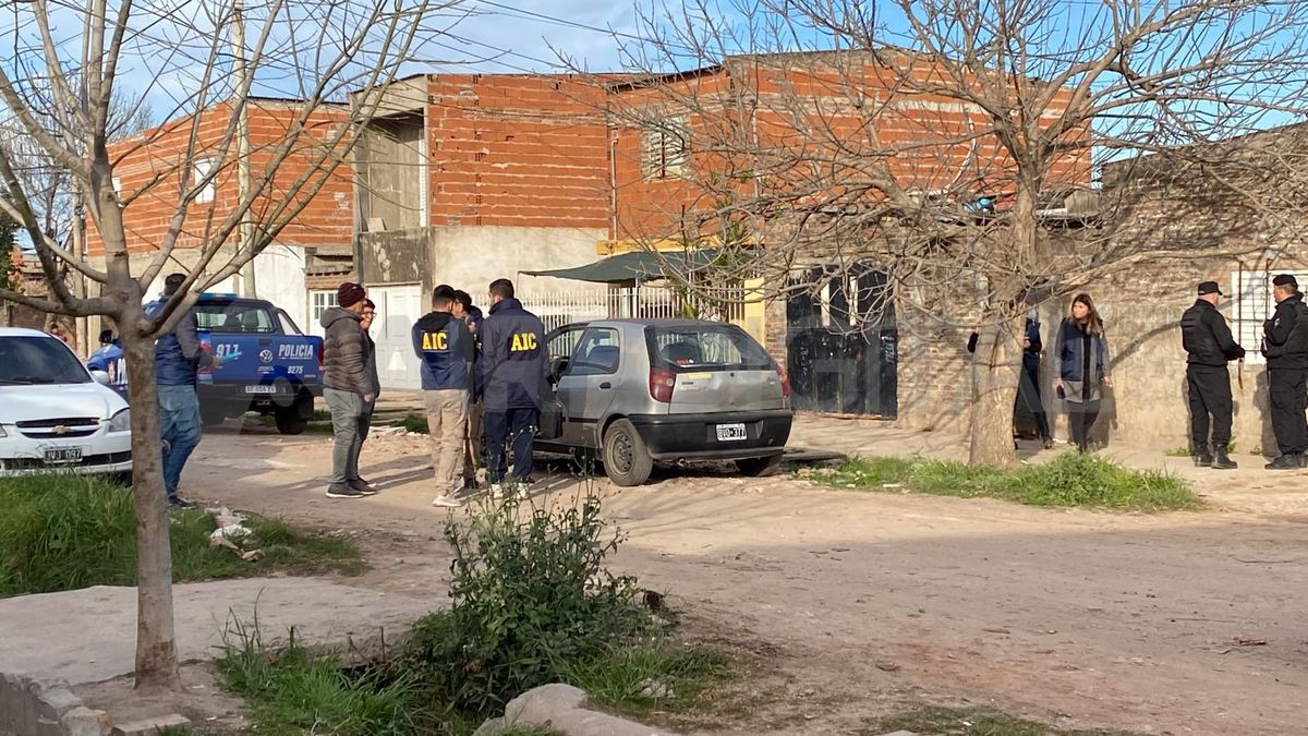 &nbsp;El coche de Alejandra Ironici fue hallado en calle Padre Dusso 7200.