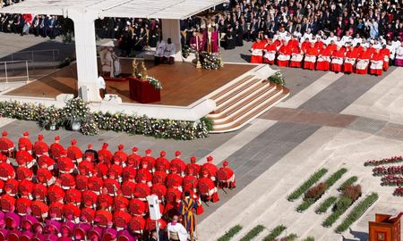 135 cardenales serán los encargados de votar al sucesor del papa Francisco. 135 cardenales serán los encargados de votar al sucesor del papa Francisco.