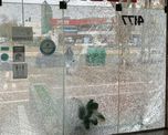 Por orden de los jefes de las bandas narco, los soldaditos atacan a balazos concesionarias, restoranes y hasta los domicilios de los empresarios extorsionados. Por orden de los jefes de las bandas narco, los soldaditos atacan a balazos concesionarias, restoranes y hasta los domicilios de los empresarios extorsionados.