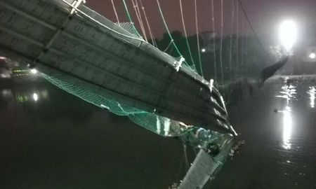 Elevan a 137 la cifra de muertos por el colapso de un puente colgante en India. Elevan a 137 la cifra de muertos por el colapso de un puente colgante en India.