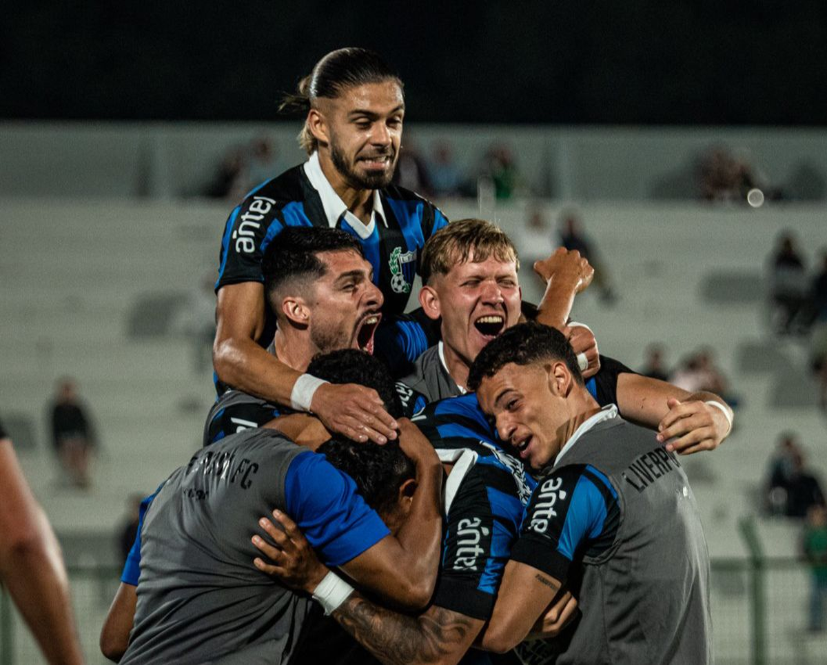 Thiago Vecino, ex Unión, se coronó campeón en el fútbol uruguayo con el Liverpool. Thiago Vecino, ex Unión, se coronó campeón en el fútbol uruguayo con el Liverpool.