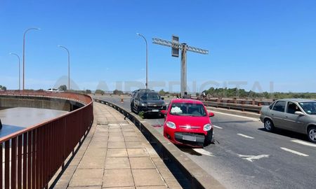 Así quedó el auto tras el choque contra el guardarraíl durante la siesta del lunes.