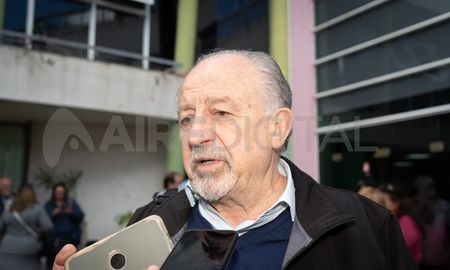 Este lunes, diputados de Unión por la Patria presentaron una denuncia penal contra Javier Milei por el intento de aprobar un acuerdo con el FMI por Decreto de Necesidad y Urgencia (DNU). Este lunes, diputados de Unión por la Patria presentaron una denuncia penal contra Javier Milei por el intento de aprobar un acuerdo con el FMI por Decreto de Necesidad y Urgencia (DNU).