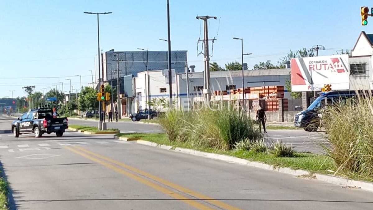 Motín en la cárcel de Las Flores: presos en los techos y detonaciones