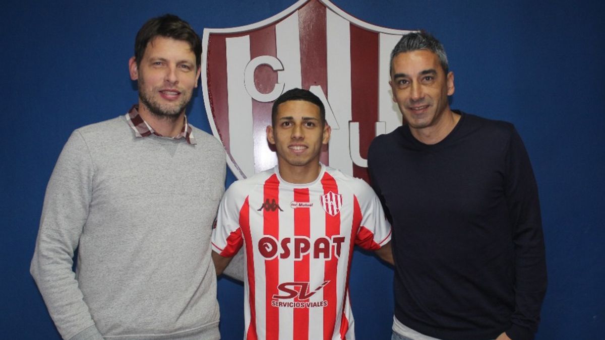 El Club Atlético Unión presentó a Tomás González como nuevo refuerzo para el plantel de Gustavo Munúa.