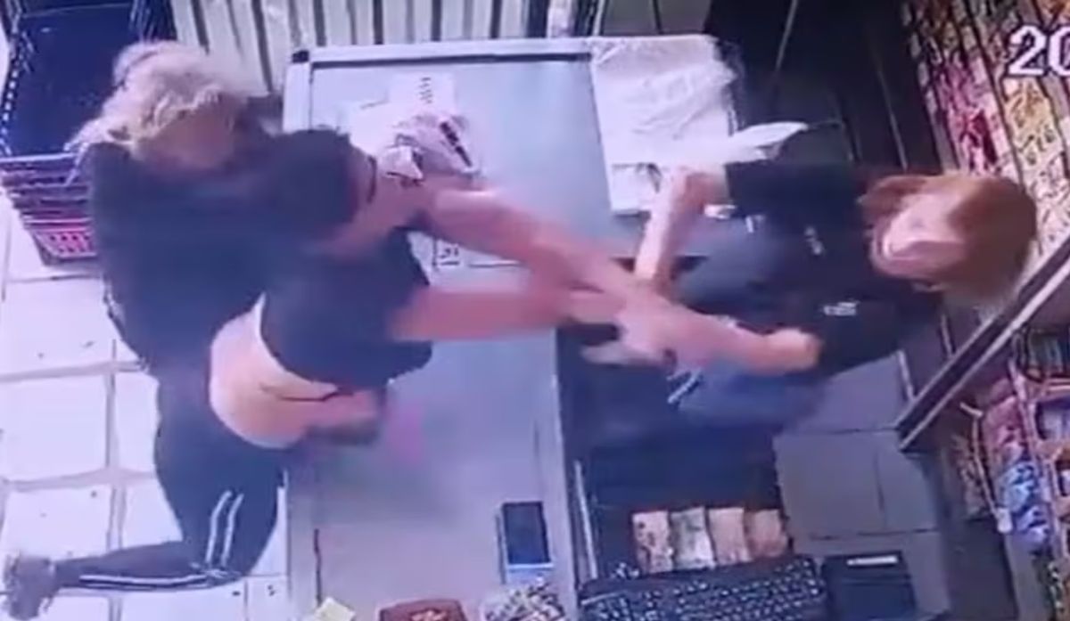 Violencia en un supermercado chino de La Plata: una joven agarró a piñas a una cajera y le rompió la nariz