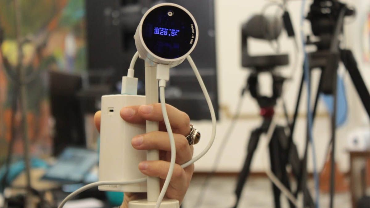 Comenzaron a entregar los termómetros infrarrojos inteligentes fabricados en Misiones