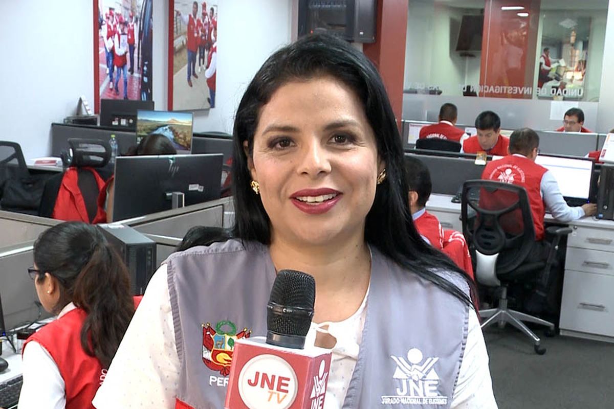 “Nosotros tenemos previsto hacia la quincena de mayo tener, por lo menos, los resultados presidenciales, que es lo que necesitamos para determinar la segunda vuelta”, indicó la secretaria general del Jurado Nacional de Elecciones de Perú, Yessica Clavijo. “Nosotros tenemos previsto hacia la quincena de mayo tener, por lo menos, los resultados presidenciales, que es lo que necesitamos para determinar la segunda vuelta”, indicó la secretaria general del Jurado Nacional de Elecciones de Perú, Yessica Clavijo.