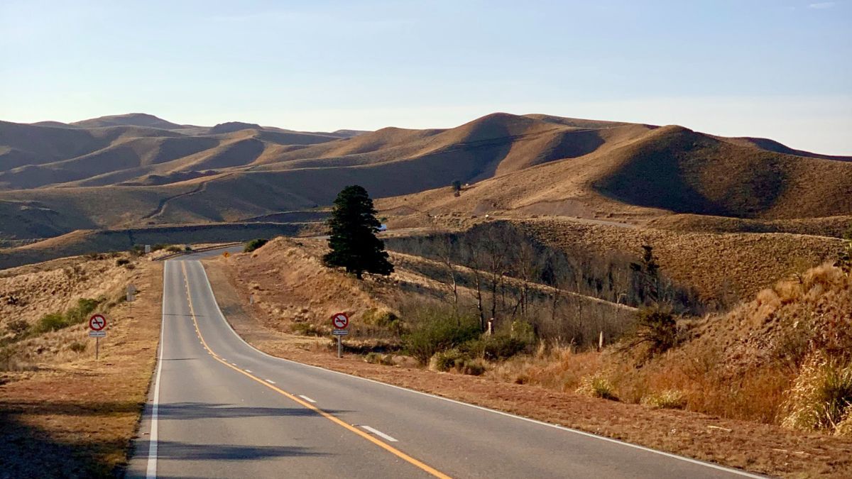 Paz y tranquilidad: El ambiente tranquilo del Camino del Cuadrado convierte el recorrido en una experiencia relajante, alejada del bullicio de las grandes ciudades. Paz y tranquilidad: El ambiente tranquilo del Camino del Cuadrado convierte el recorrido en una experiencia relajante, alejada del bullicio de las grandes ciudades.