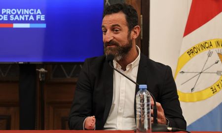 Algunas horas después del anuncio y en forma exclusiva, Roberto Sukerman dialogó con el programa Pasan Cosas que se emite por Aire de Santa Fe. El actual ministro de Trabajo y futuro ministro de Gobierno hizo referencia a los cambios en el equipo de trabajo del gobernador, la relación con el Poder Legislativo, el caso Traferri y la interna del PJ. Algunas horas después del anuncio y en forma exclusiva, Roberto Sukerman dialogó con el programa Pasan Cosas que se emite por Aire de Santa Fe. El actual ministro de Trabajo y futuro ministro de Gobierno hizo referencia a los cambios en el equipo de trabajo del gobernador, la relación con el Poder Legislativo, el caso Traferri y la interna del PJ.