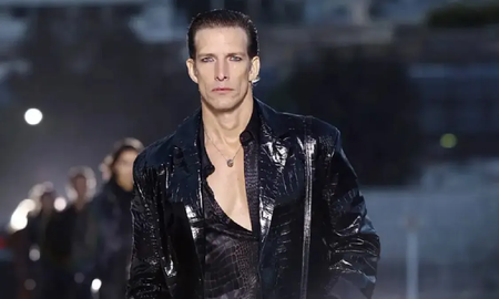 Como en los viejos tiempos: Iván de Pineda retornó a la pasarela de Versace Como en los viejos tiempos: Iván de Pineda retornó a la pasarela de Versace