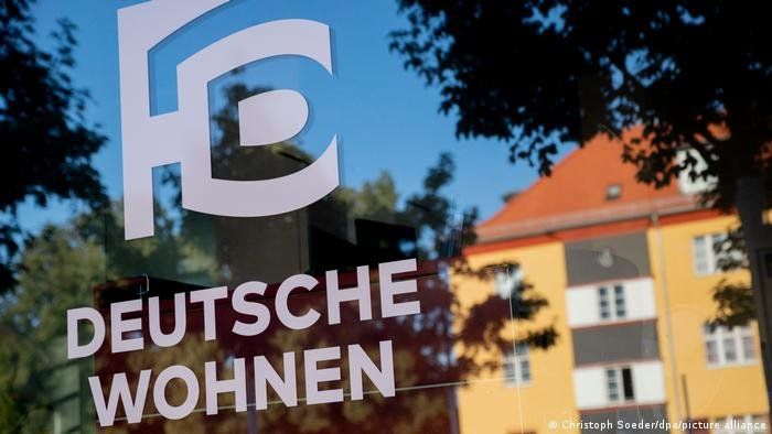 Logo de la inmobiliaria Deutsche Wohnen, en Berlín.