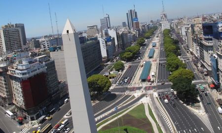 Avenida 9 de julio, la histórica arteria de la ciudad de Buenos Aires. Avenida 9 de julio, la histórica arteria de la ciudad de Buenos Aires.