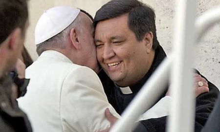 El sacerdote Fabián Báez tuvo la oportunidad de visitar al Papa Francisco en el Vaticano. El sacerdote Fabián Báez tuvo la oportunidad de visitar al Papa Francisco en el Vaticano.