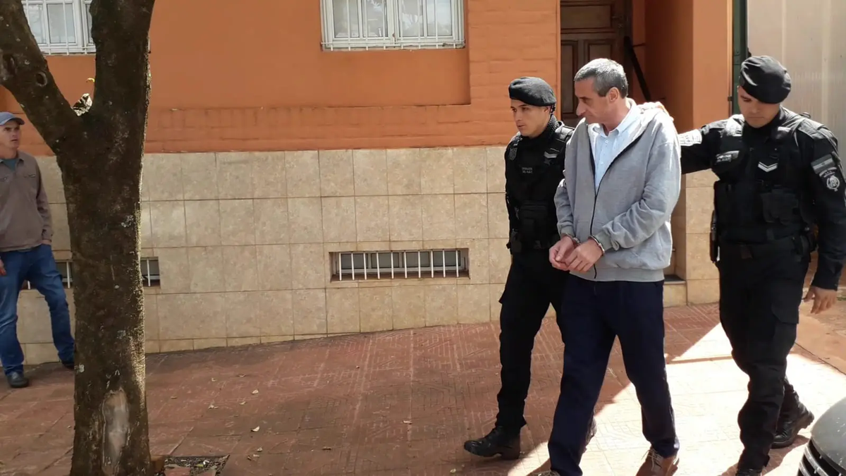 Las pericias y testimonios de las menores generaron el pedido de detención del acusado, que en ese entonces tenía 38 años.