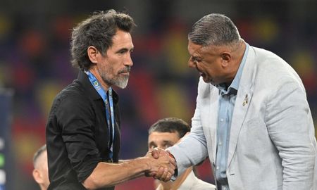 La llamativa actitud de Eduardo Domínguez con Chiqui Tapia tras salir campeón con Estudiantes La llamativa actitud de Eduardo Domínguez con Chiqui Tapia tras salir campeón con Estudiantes