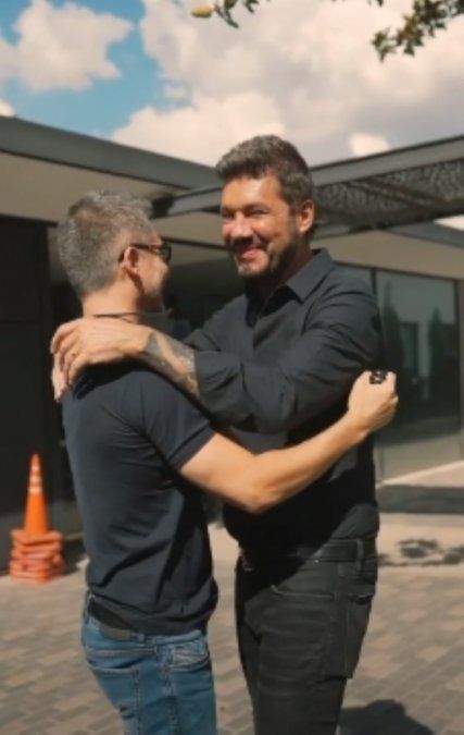 Tinelli se encuentra con Suar y se saludan con un fuerte abrazo