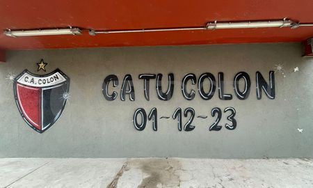 Homenajearon con un mural a Catu, el hincha de Colón fallecido. Homenajearon con un mural a Catu, el hincha de Colón fallecido.