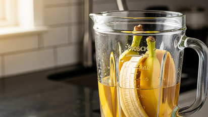 Cáscara de banana con vinagre: el truco casero que sorprende por sus múltiples usos