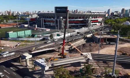 El siniestro ocurrió mientras se realizaban tareas para la colocación de un caño sobre la avenida Leopoldo Lugones, entre el puente Labruna y la calle La Cachila. El siniestro ocurrió mientras se realizaban tareas para la colocación de un caño sobre la avenida Leopoldo Lugones, entre el puente Labruna y la calle La Cachila.