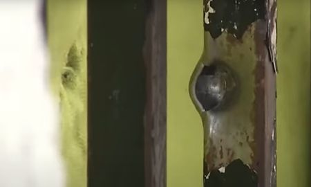 La casa de familia del barrio Empalme Graneros recibió disparos en la reja y en las paredes. La casa de familia del barrio Empalme Graneros recibió disparos en la reja y en las paredes.