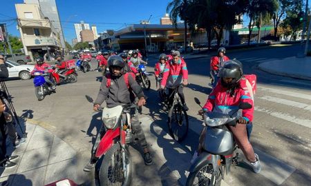 El fuerte reclamo de los riders santafesinos se hizo sentir en la ciudad de Santa Fe. El fuerte reclamo de los riders santafesinos se hizo sentir en la ciudad de Santa Fe.