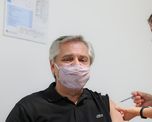 La ley de vacunas aprobada en octubre del año pasado era incompatible con las condiciones que reclamaba la empresa Pfizer / Imagen: el presidente Alberto Fernández durante su inoculación con la primera dosis de la vacuna rusa Sputnik V. La ley de vacunas aprobada en octubre del año pasado era incompatible con las condiciones que reclamaba la empresa Pfizer / Imagen: el presidente Alberto Fernández durante su inoculación con la primera dosis de la vacuna rusa Sputnik V.