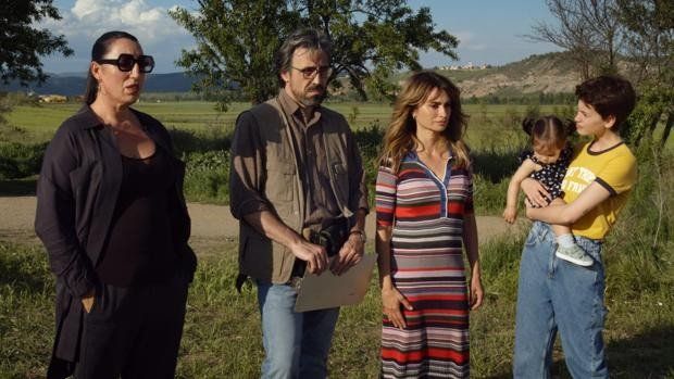 De qué trata "Madres Paralelas".