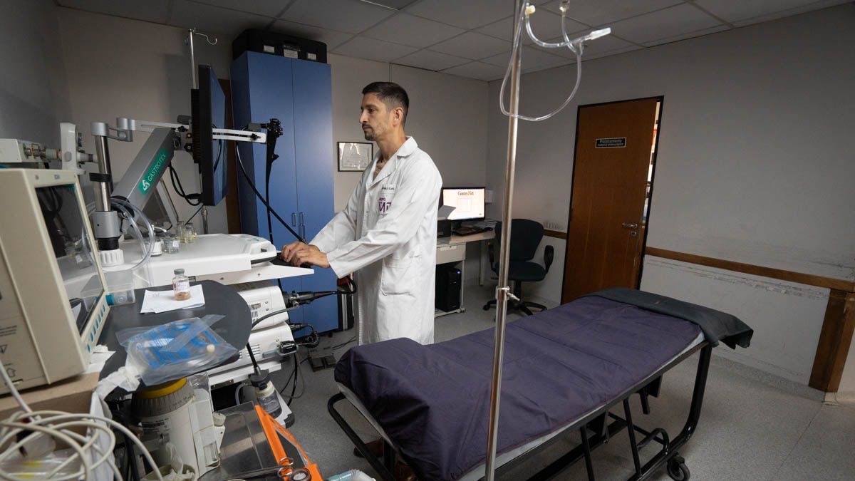La colonoscopía es ambulatoria, se realiza con sedación y dura entre 15 y 30 minutos. La preparación es simple, con aproximadamente 12 horas previas y seis horas de ayuno La colonoscopía es ambulatoria, se realiza con sedación y dura entre 15 y 30 minutos. La preparación es simple, con aproximadamente 12 horas previas y seis horas de ayuno