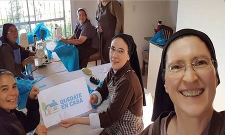 Las religiosas los confeccionaron a mano y los destinarán a personas de barrios carenciados. Las religiosas los confeccionaron a mano y los destinarán a personas de barrios carenciados.