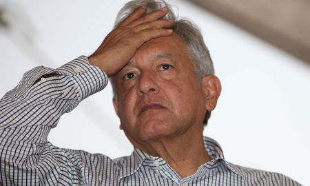 El presidente de México, Andrés Manuel López Obrador, enfrenta una histórica caída del PBI por el cese de actividades por la pandemia. El presidente de México, Andrés Manuel López Obrador, enfrenta una histórica caída del PBI por el cese de actividades por la pandemia.