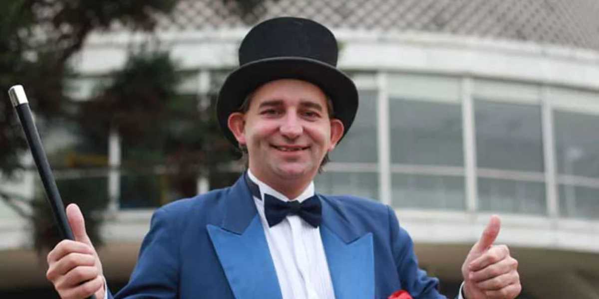 El Mago Sin Dientes entró a lo Martín Fierro pagando 250.000 pesos. El Mago Sin Dientes entró a lo Martín Fierro pagando 250.000 pesos.