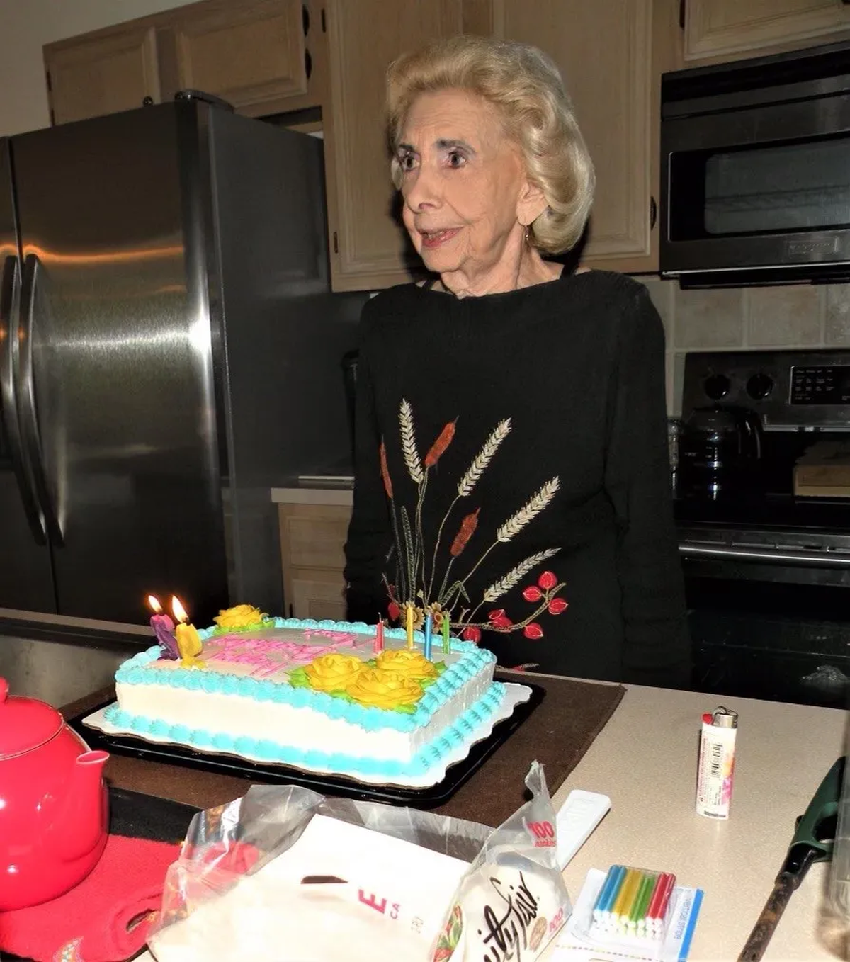 El portavoz de la policía, Timothy Wood, dijo que la hija de Hoskins, vecina de Marie Hoskins, está cooperando con los detectives.