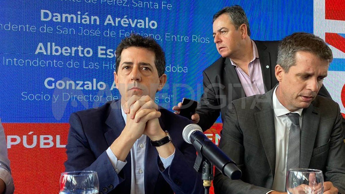 El ministro Eduardo Wado de Pedro en la reunión con dirigentes del PJ de la Región Centro