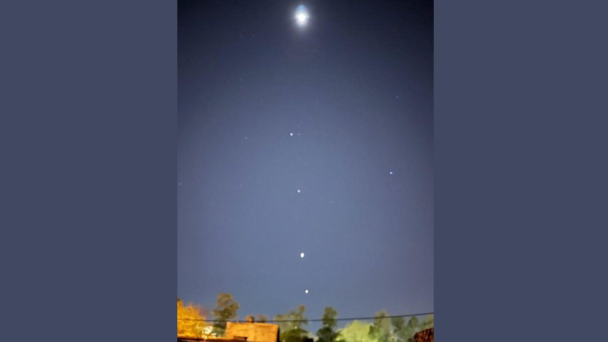 Conjunción planetaria abril 2022. La imagen fue registrada desde el Observatorio Astronómico Miluni por Natalia Llaneza.