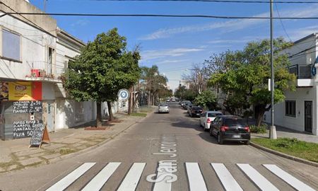San Jerónimo y Juan del Campillo: la esquina donde el miércoles golpearon a una mujer para robarle el celular San Jerónimo y Juan del Campillo: la esquina donde el miércoles golpearon a una mujer para robarle el celular