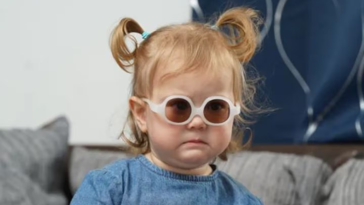La pequeña Aretria Bice de 21 meses corre el riesgo de quedar ciega debido a esta rara enfermedad. La pequeña Aretria Bice de 21 meses corre el riesgo de quedar ciega debido a esta rara enfermedad.