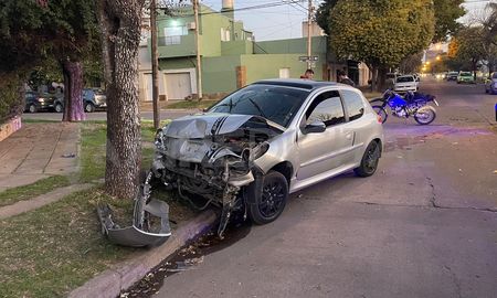 Así quedó uno de los autos involucrados en el accidente en barrio Los Hornos. Así quedó uno de los autos involucrados en el accidente en barrio Los Hornos.