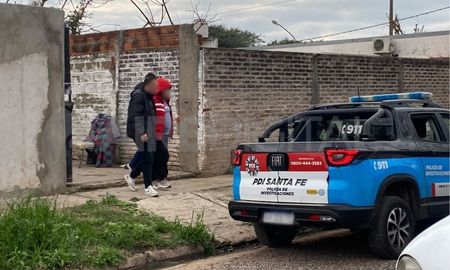 La Policía de Investigaciones (PDI) detuvo este miércoles por la tarde a un empleado del hogar de tránsito que funcionaba de manera clandestina en el barrio Nuevo Horizonte. La Policía de Investigaciones (PDI) detuvo este miércoles por la tarde a un empleado del hogar de tránsito que funcionaba de manera clandestina en el barrio Nuevo Horizonte.