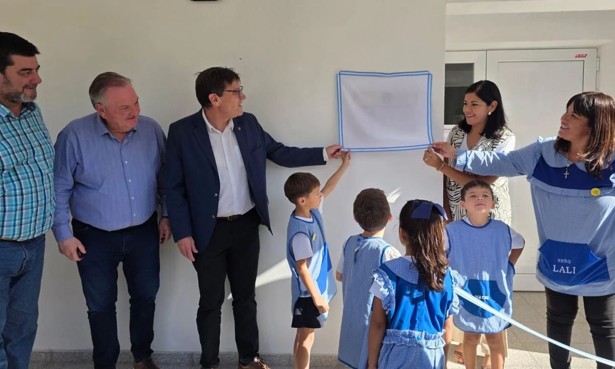 Felipe Michlig junto a José Goity en una de las inauguraciones. Felipe Michlig junto a José Goity en una de las inauguraciones.