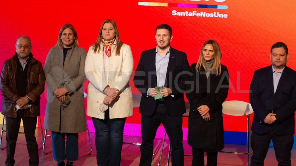 Federico Angelini y Amalia Granata en la presentación de la lista que encabezan.