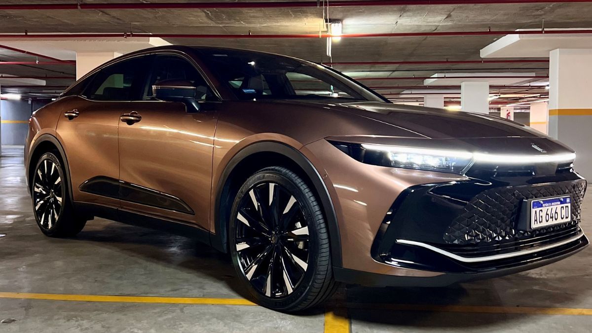 El Toyota Crown baj&oacute; US$12.500 este mes.